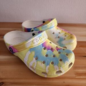 CROCS Women's Tie-Dye Slippers